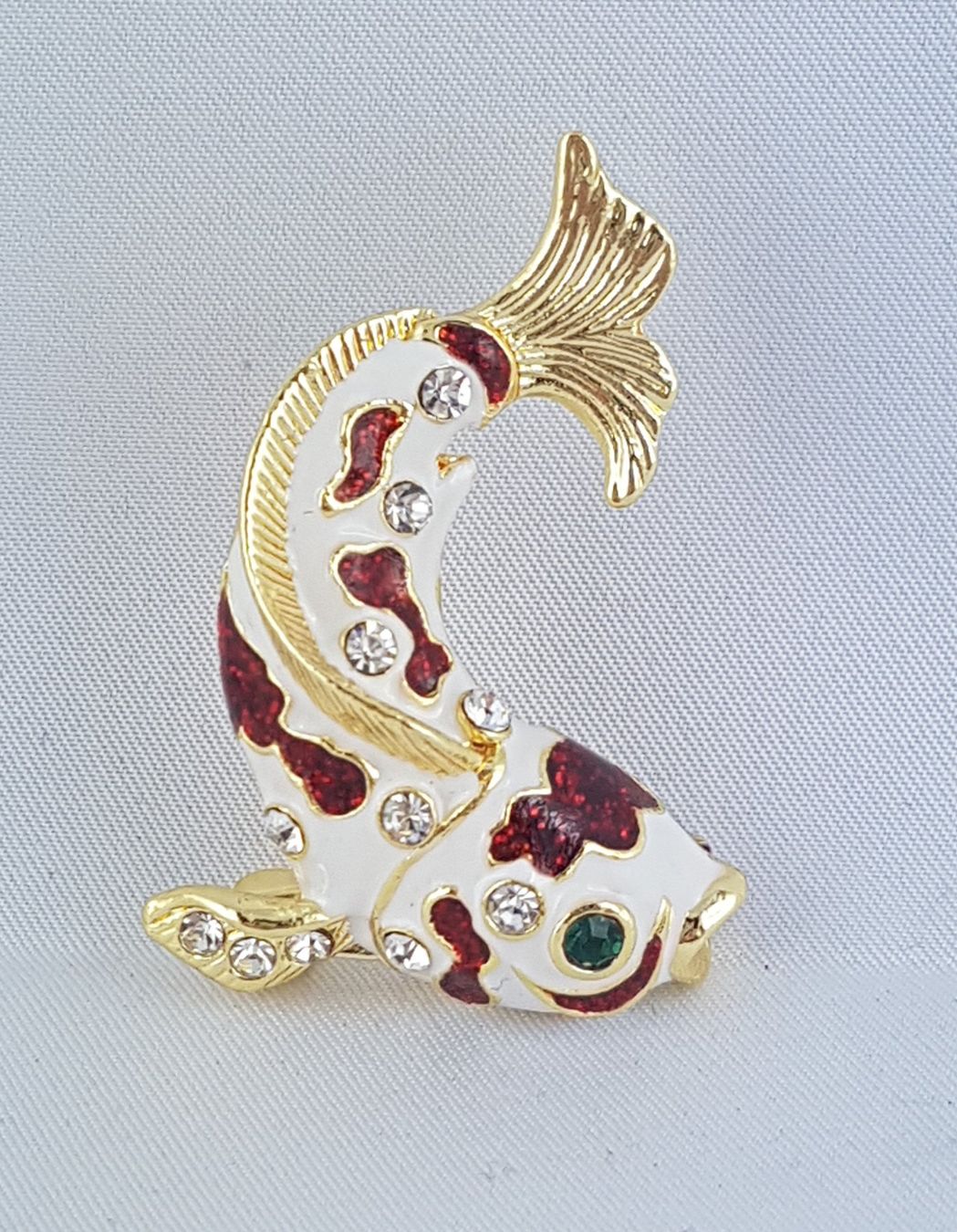 Spille & Fermagli: Edle - FISCH - Brosche mit Strass-Steinen - Goldfarbig – Nuovo e nell'imballaggio originale da Grenchen venduto da Yamahwildstar16