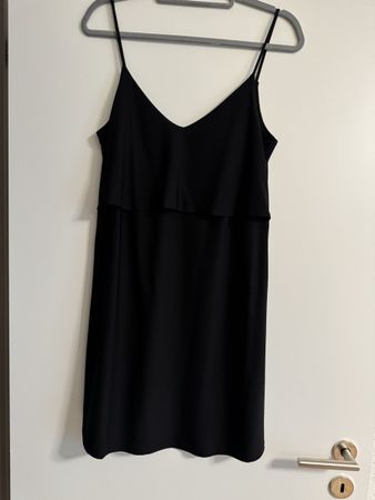 Kurzes Kleid in Schwarz von Mango