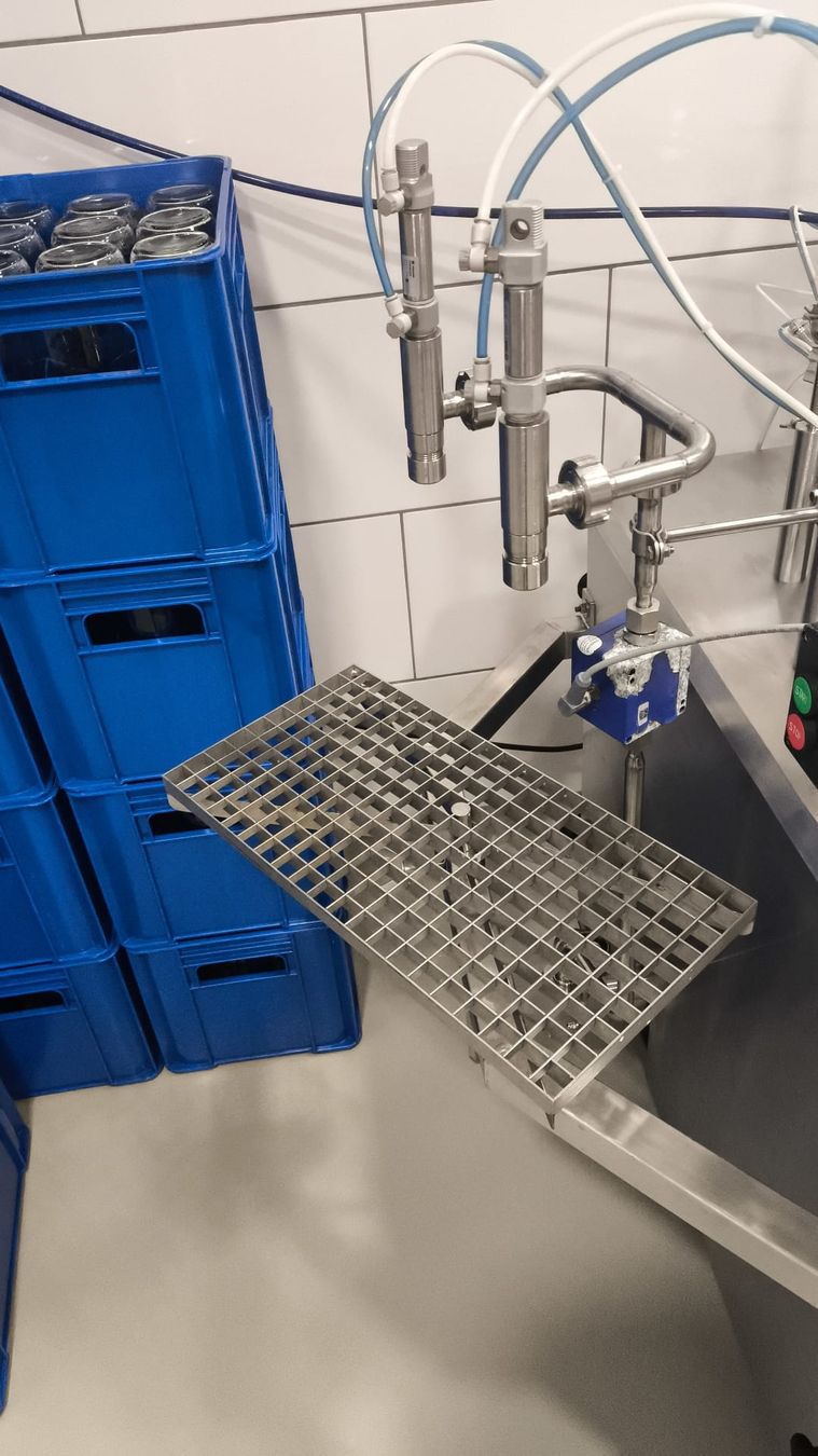 Tutte le macchine: Abfüllanlage Joghurt Milch – Usato da Wittenbach venduto da Zenturio 3
