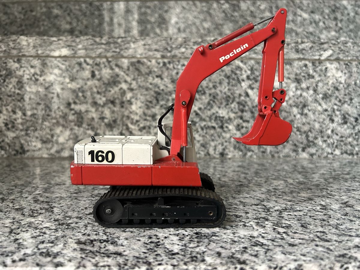 Conrad Kit di modellismo & Modellini statici: Poclain 160, 1:50 – Usato da Horw venduto da Tigercat635 2