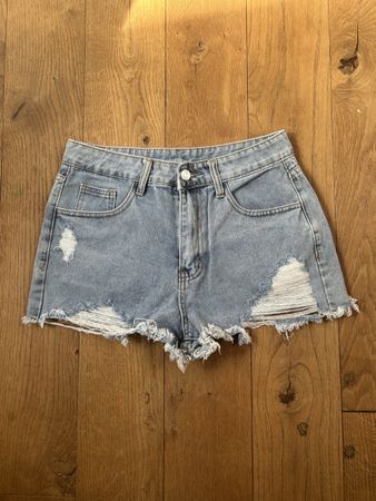 Coole Jeans Shorts Grösse M ideal für den Sommer