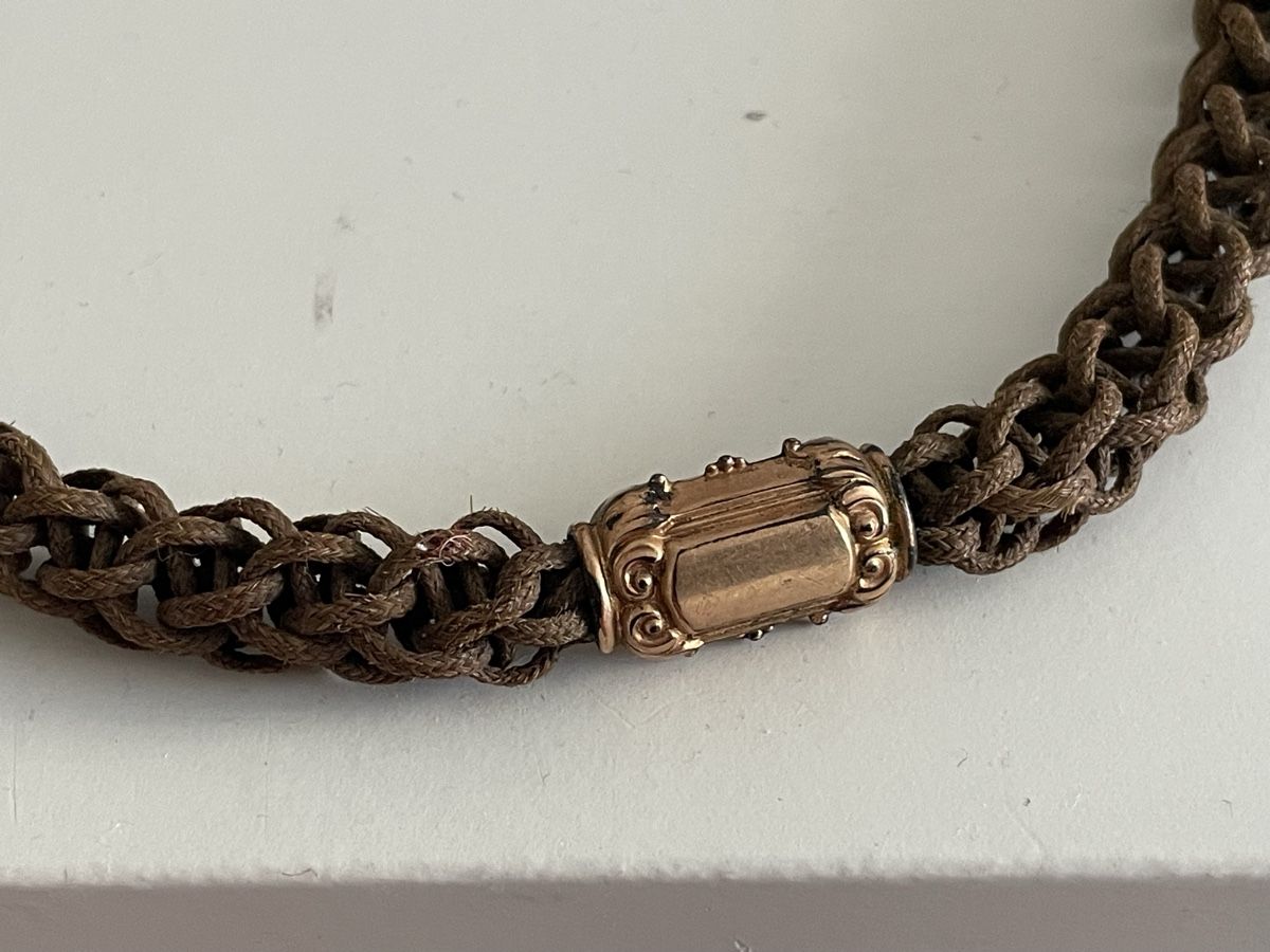 Autres accessoires pour montres: Collier tressé marron avec fermoir doré  – D'occasion à Worben par benit.drn 2