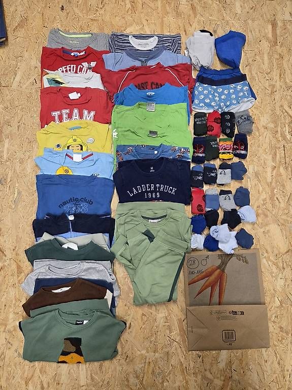 Lotti & Set di vestiti: Paket Nr28 Grössen 110-116 Junge – Usato da Russikon venduto da Geimi89