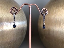 Orecchini in argento e zirconi blu