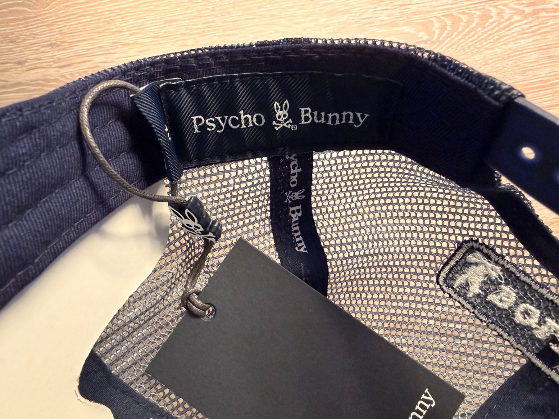 Copricapi, berretti & cappellini: Bold Dad Trucker Cap von Psycho Bunny – Nuovo e nell'imballaggio originale da Adliswil venduto da Flash79 2