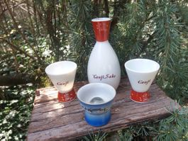 Service à saké japonais "Genji Sake" + tasse érotique.