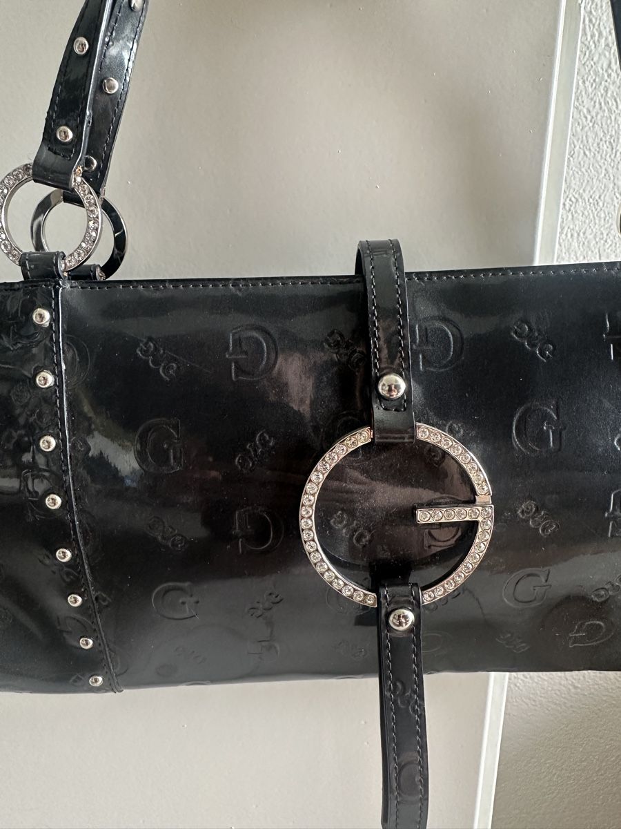 Guess Borse da donna: VINTAGE Y2K GUESS LACQUER CHIC SHOULDER BAG – Usato da Zofingen venduto da JumpInVintage 4