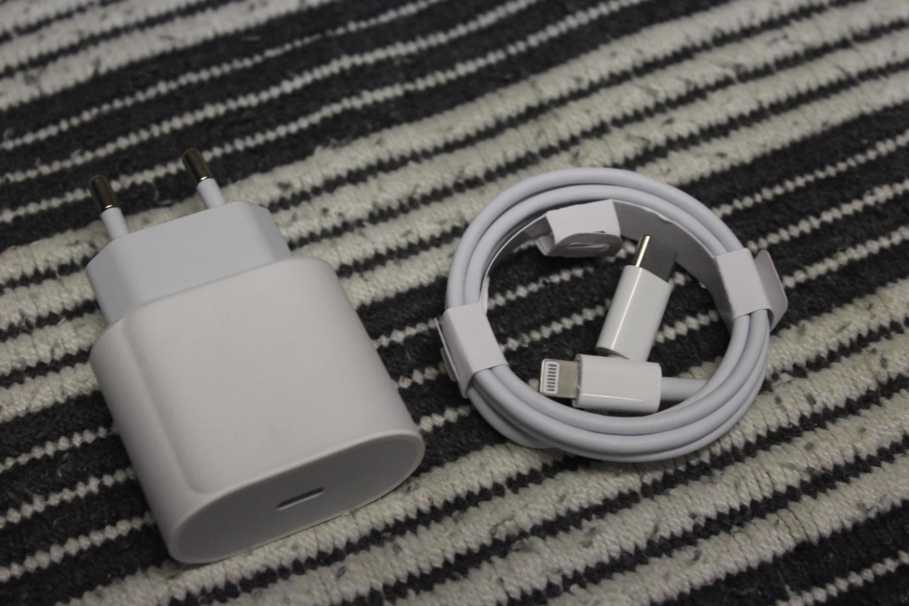 Caricabatterie: 20W PD Ladegerät +kabel 1Meter  iphone – Nuovo (secondo la descrizione) da Kirchdorf AG venduto da Aarereussshop
