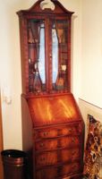 alter Sekretär, Vitrine