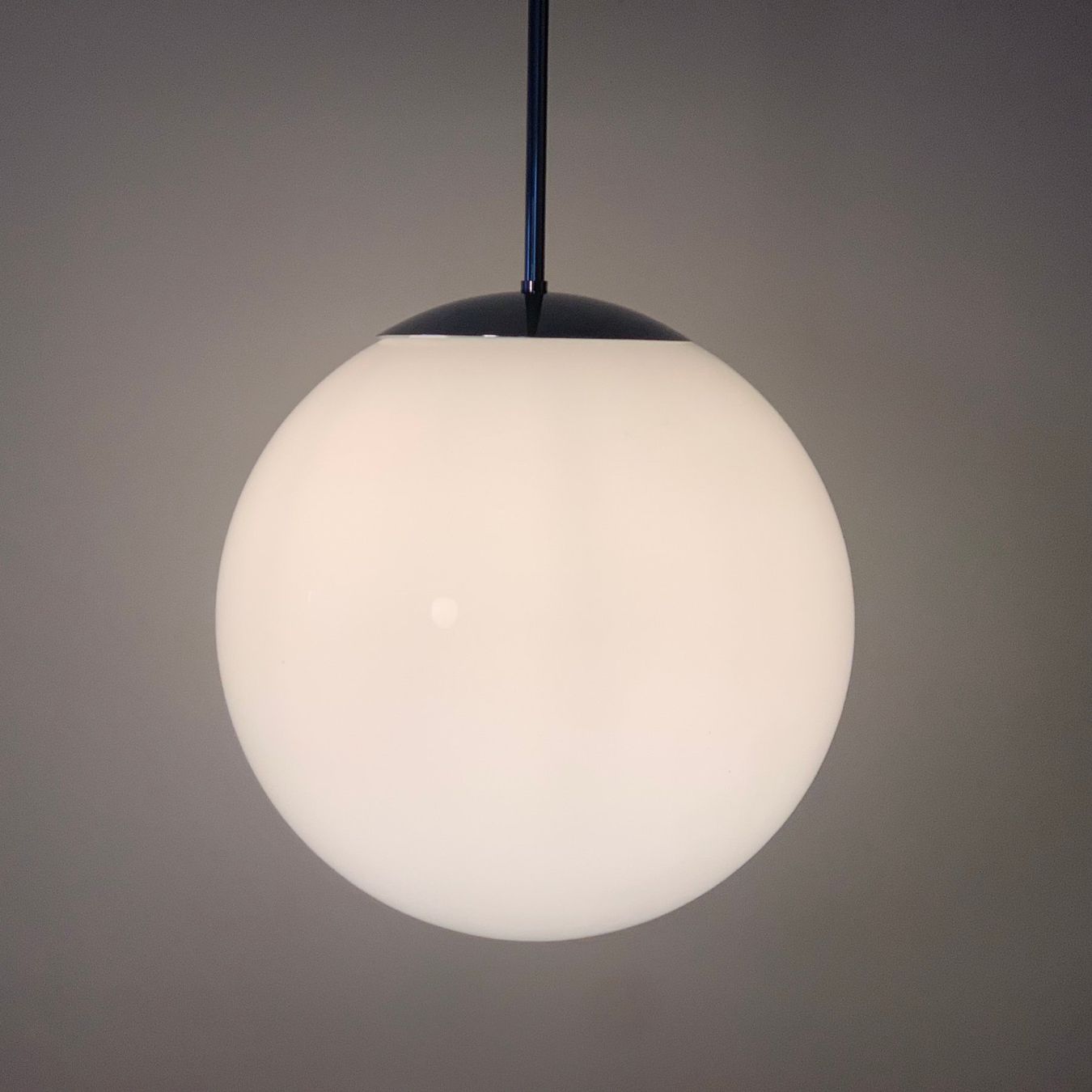 Lampadari & plafoniere: Bauhaus Pendelleuchte mit Opalkugel HL99, Technolumen – Usato da Winterthur venduto da Trouvailles-77 4