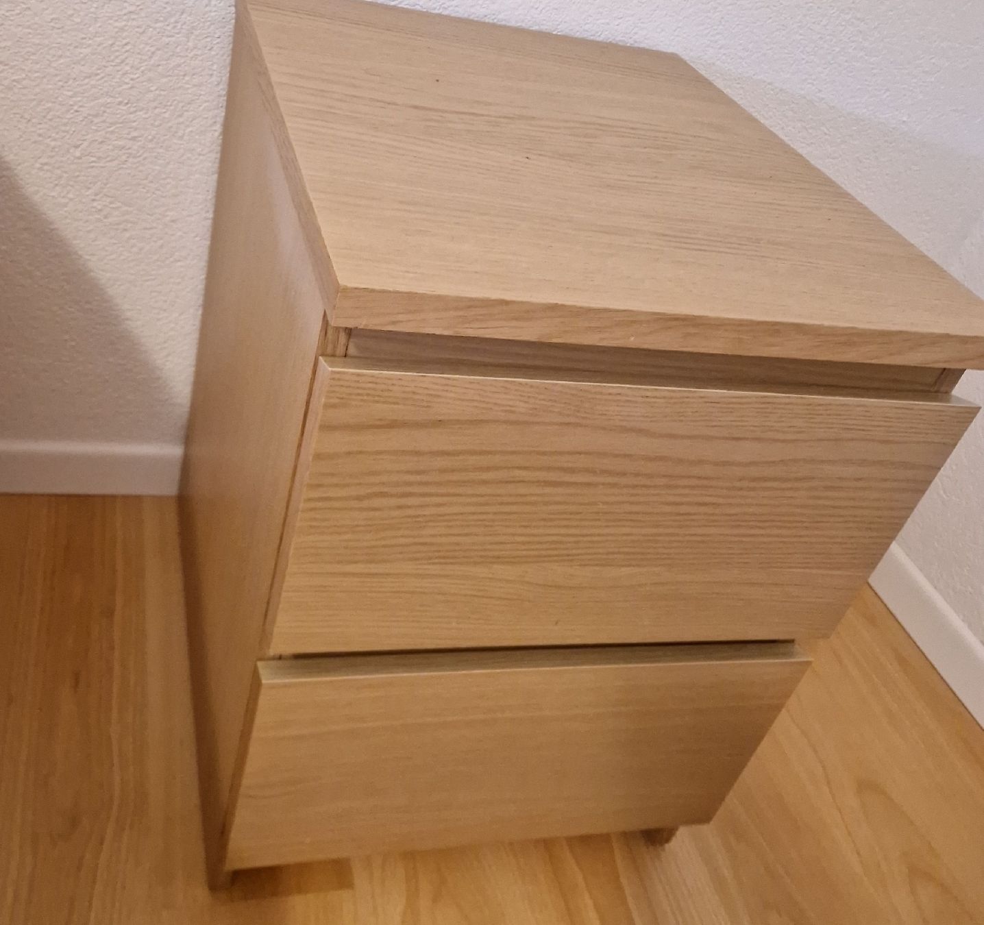Ikea Tables de nuit: 2x IKEA MALM Nachttisch / Kommode mit 2 Schubladen – D'occasion à Birmensdorf ZH par Michal_B