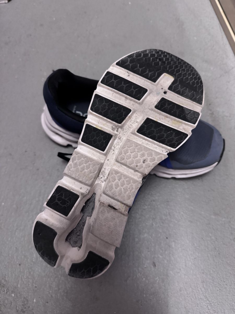On Chaussures hommes: ON Cloudrunner Gr. 42 – D'occasion à Esslingen par Ursr1 2