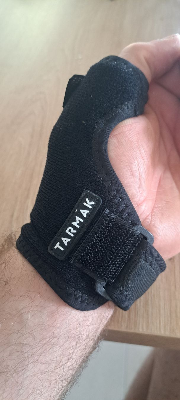 Attrezzature mediche: Attelle pouce - Pour le sport – Usato da Hombrechtikon venduto da Atroms47 1