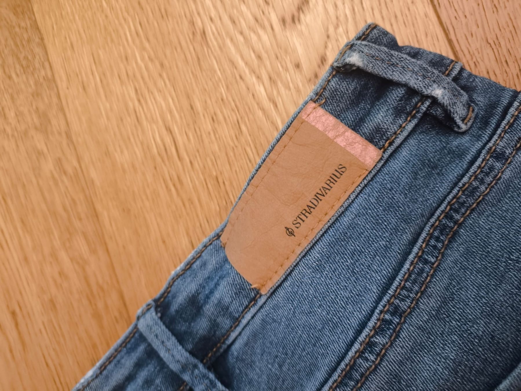 Stradivarius Jeans: Jeans donna Stradivarius  – Neu (gemäss Beschreibung) aus Pregassona von tec_gdd7 3