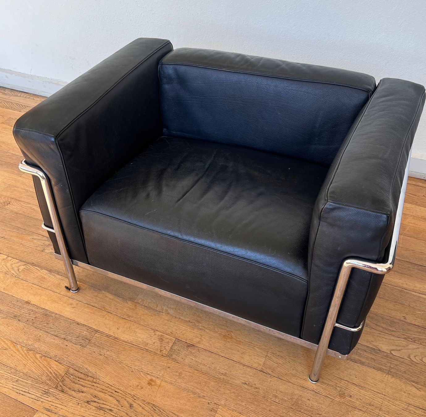 Le Corbusier Poltrone: Sessel LC3 Le Corbusier von Cassina, 1998 – Usato da Tecknau venduto da smoothtentacles 1