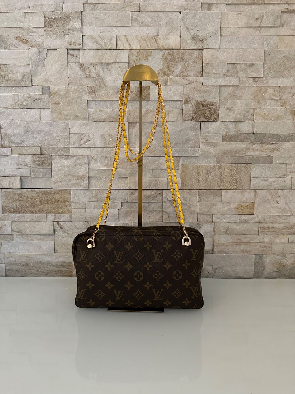 Louis Vuitton Taschen für Damen: Louis Vuitton Necessaire - Upcycling Tasche – Gebraucht aus Hittnau von LuxAndMore 2