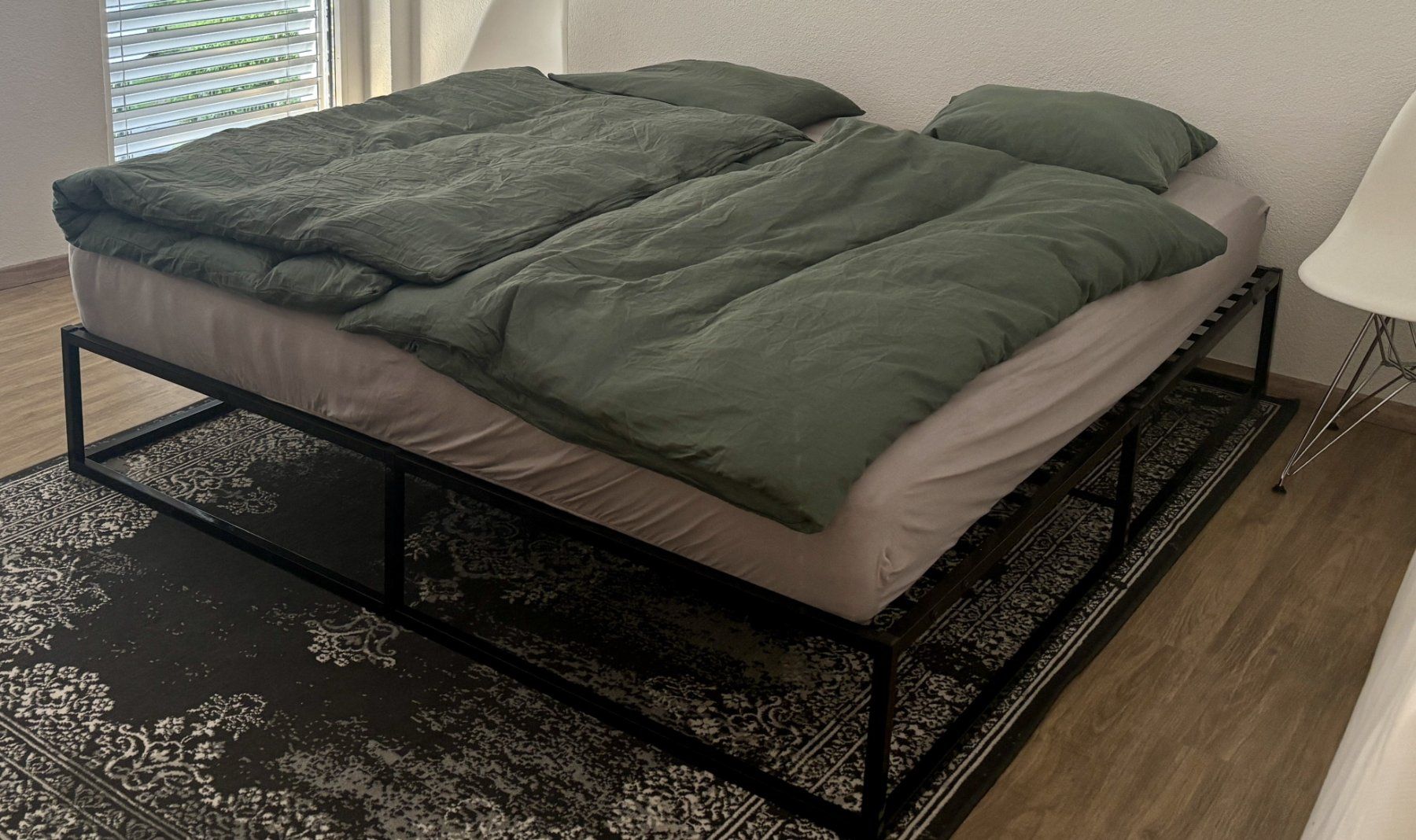 Lits: Bett 180 x 200 metall schwarz – D'occasion à Biberstein par Slowdown1 1