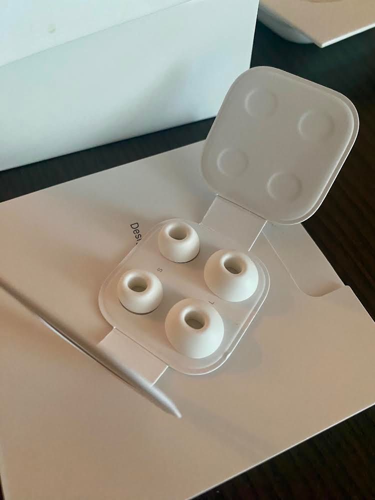 Apple Kopfhörer: Airpods Pro (1. Generation) – Defekt aus Zürich von  4