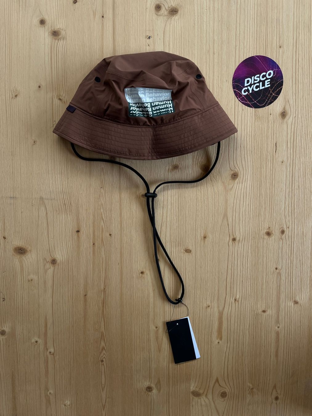 Pas Normal Studios Copricapi, berretti & cappellini: % Pas Normal Studios T.K.O. Off-Race Shield Bucket - Hazel L – Nuovo e nell'imballaggio originale da Bern venduto da Disco_Cycle 1
