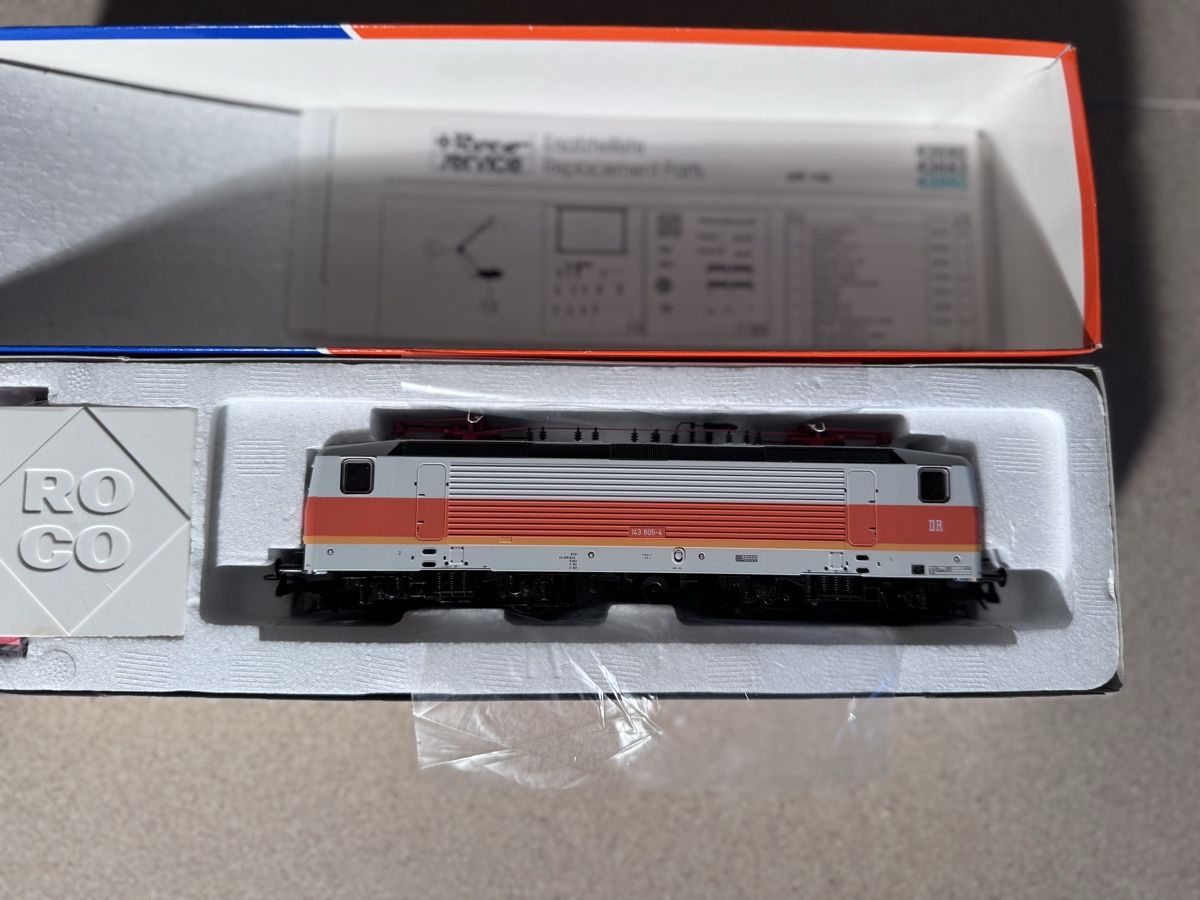 Roco Modelleisenbahnen: DB BR 143 – Gebraucht aus Esslingen von Ursr1
