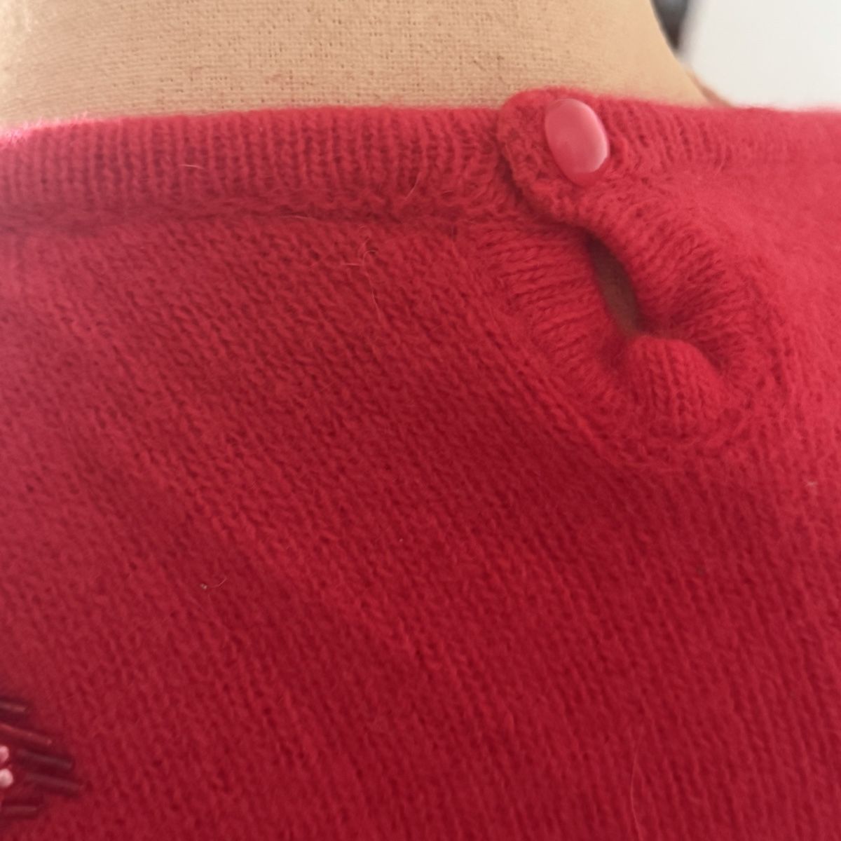 Pulls & Sweat-shirts: Pull rouge à perles brodées fleurs  – D'occasion à Les Acacias par simonet20 4