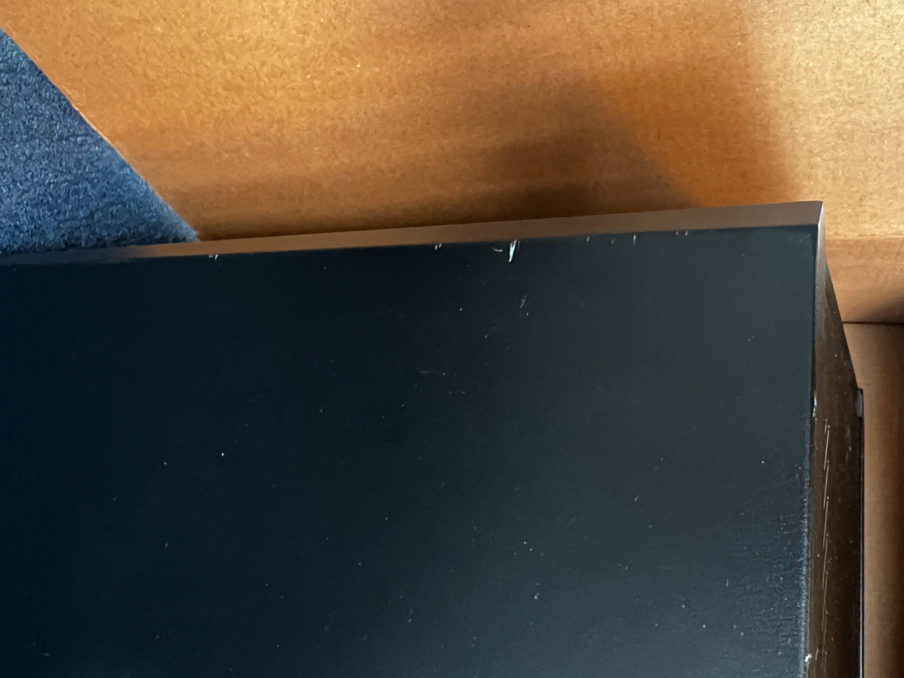 Armadi: APC Wandschrank AR106SH6 19" – Nuovo (secondo la descrizione) da Gossau ZH venduto da OrderflowAG 1