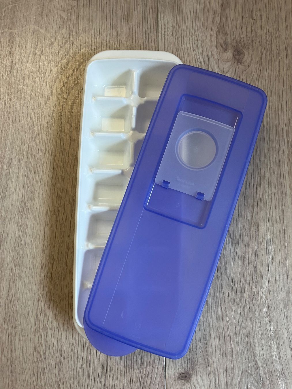 Tupperware Behälter & Ähnliches: Tupperware Eiswürfelform alt – Gebraucht aus Ehrendingen von eli_dr72