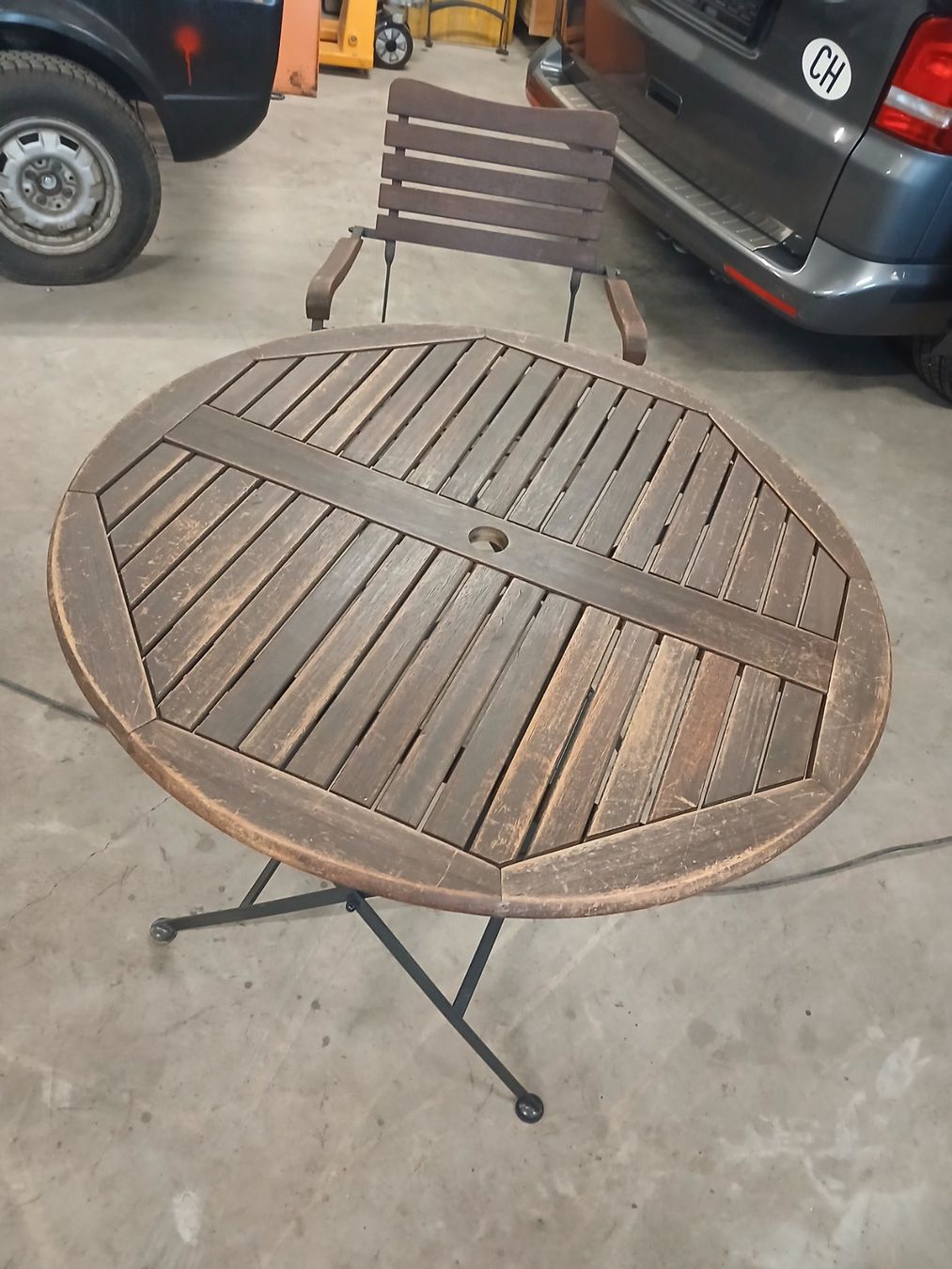 Tables: Gartentisch mit 3 Stuehlen – D'occasion à Eggenwil par hei_phz5