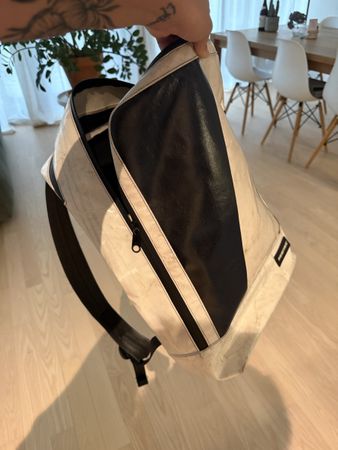Freitag Rucksack weiss schwarz gebrauchter Zustand