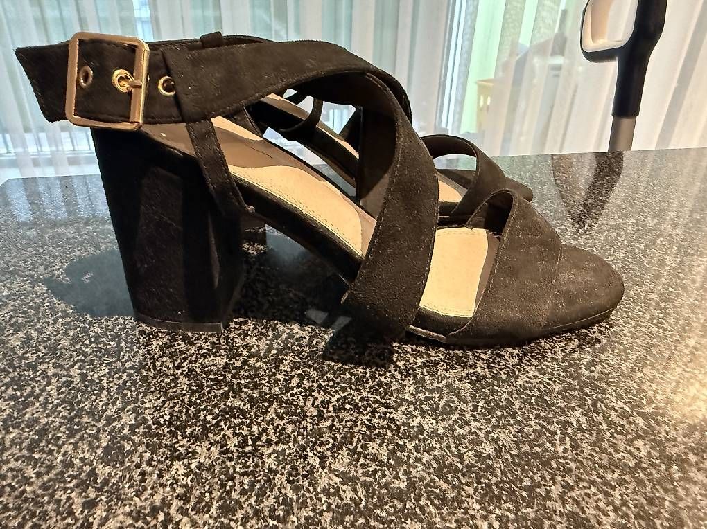 Scarpe da donna: Asos - Sandaletten - UK-Grösse 7 – Usato da Rothrist venduto da G.F.1997