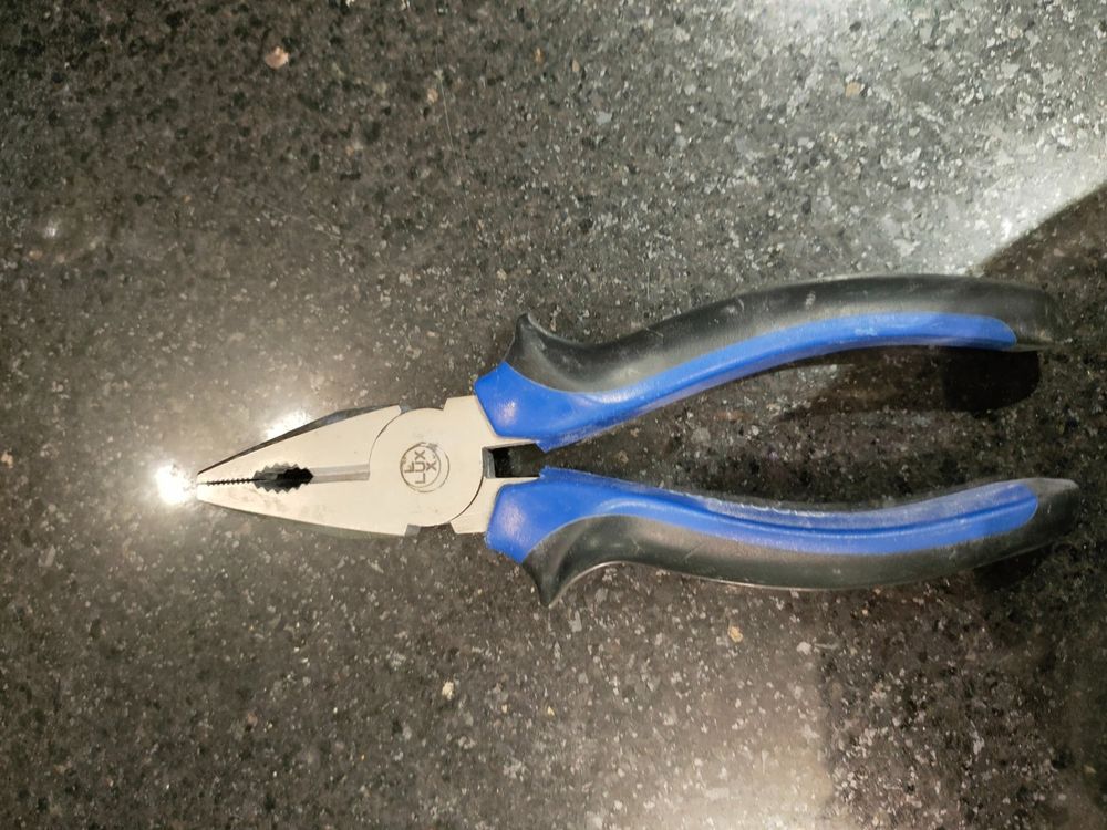 Zange Lux tol (Gebraucht) in Ehrendingen für CHF 1 – mit Lieferung auf ...