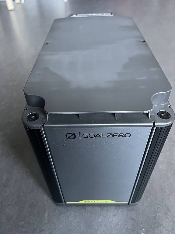 Dispositivi a energia solare: Goal Zero Yeti tank + Yeti Link – Usato da Zürich venduto da fotolli