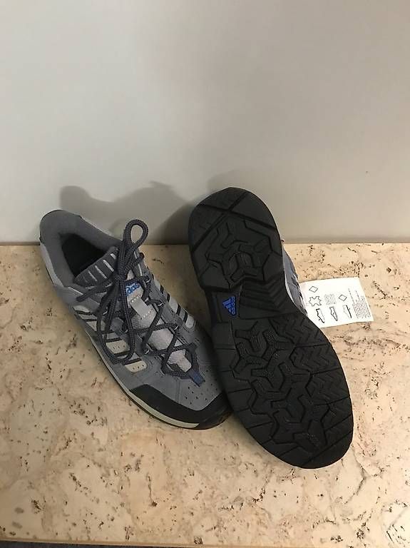 Scarpe da uomo: Adidas Jugendschuhe Grösse 38 – Usato da Kerns venduto da inspo 2