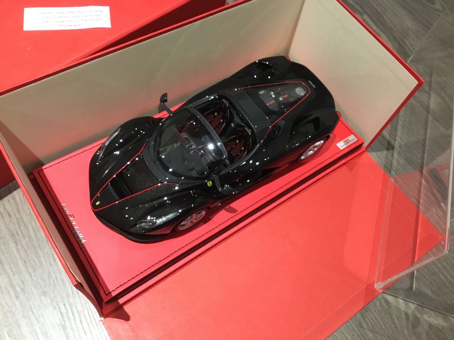 Ferrari Modellini d'auto: MR Modellauto / LaFerrari Paris MS2016 / 1:18 / FE020A – Nuovo e nell'imballaggio originale da Brig venduto da Sonne11 2