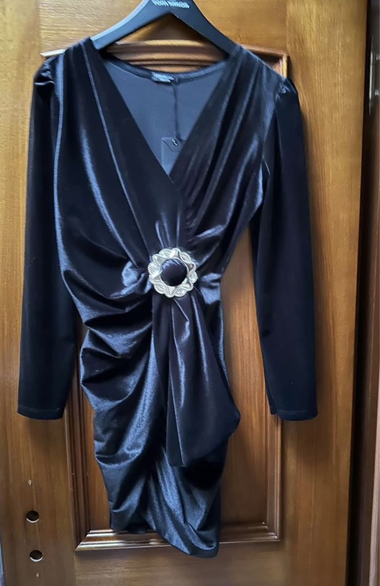 Kleider: Elegantes Samtkleid mit Gürtel Gr. M, Schwarz, Festlich – Neu (gemäss Beschreibung) aus Menziken von cla_8qfq 1