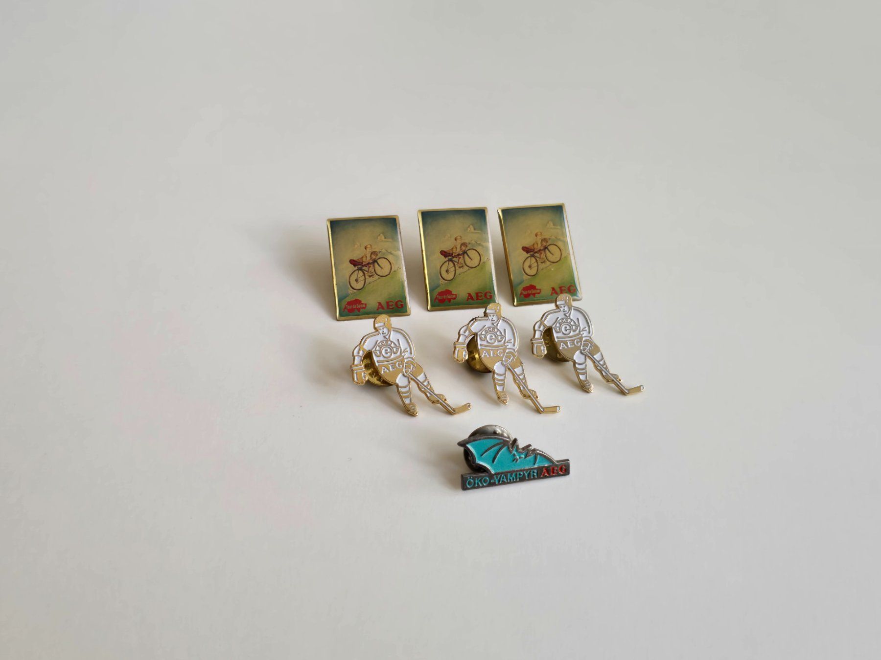 Placchette & Badge: 7 Pins AEG – Usato da Dättlikon venduto da Wundertuete_