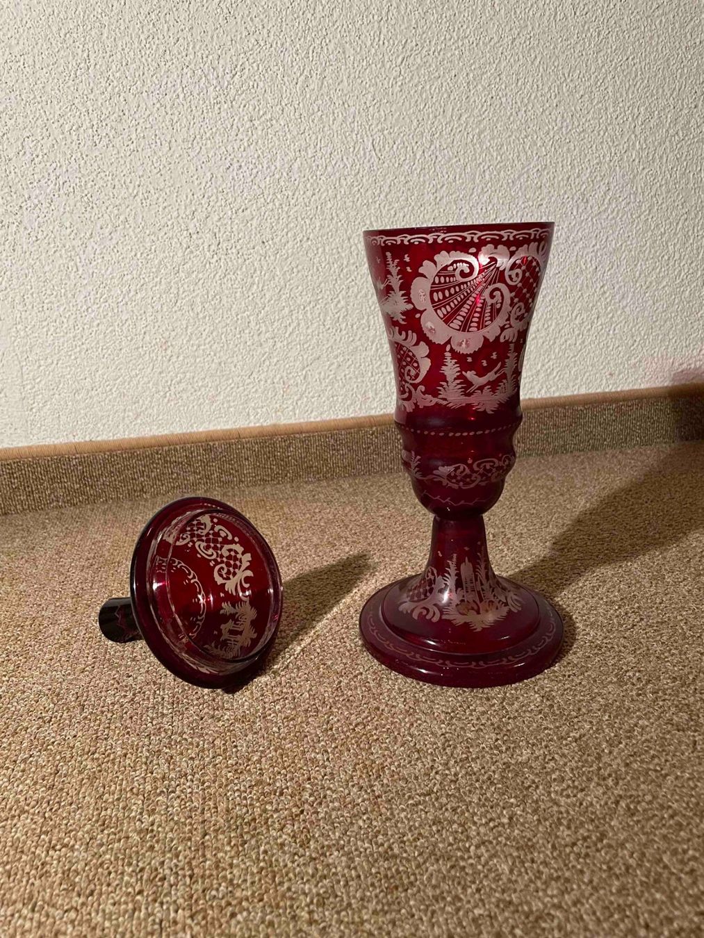 Vasi & Recipienti: Original Böhmisches Glas - Deckelvasen, rot – Usato da Aarau venduto da pokern 1