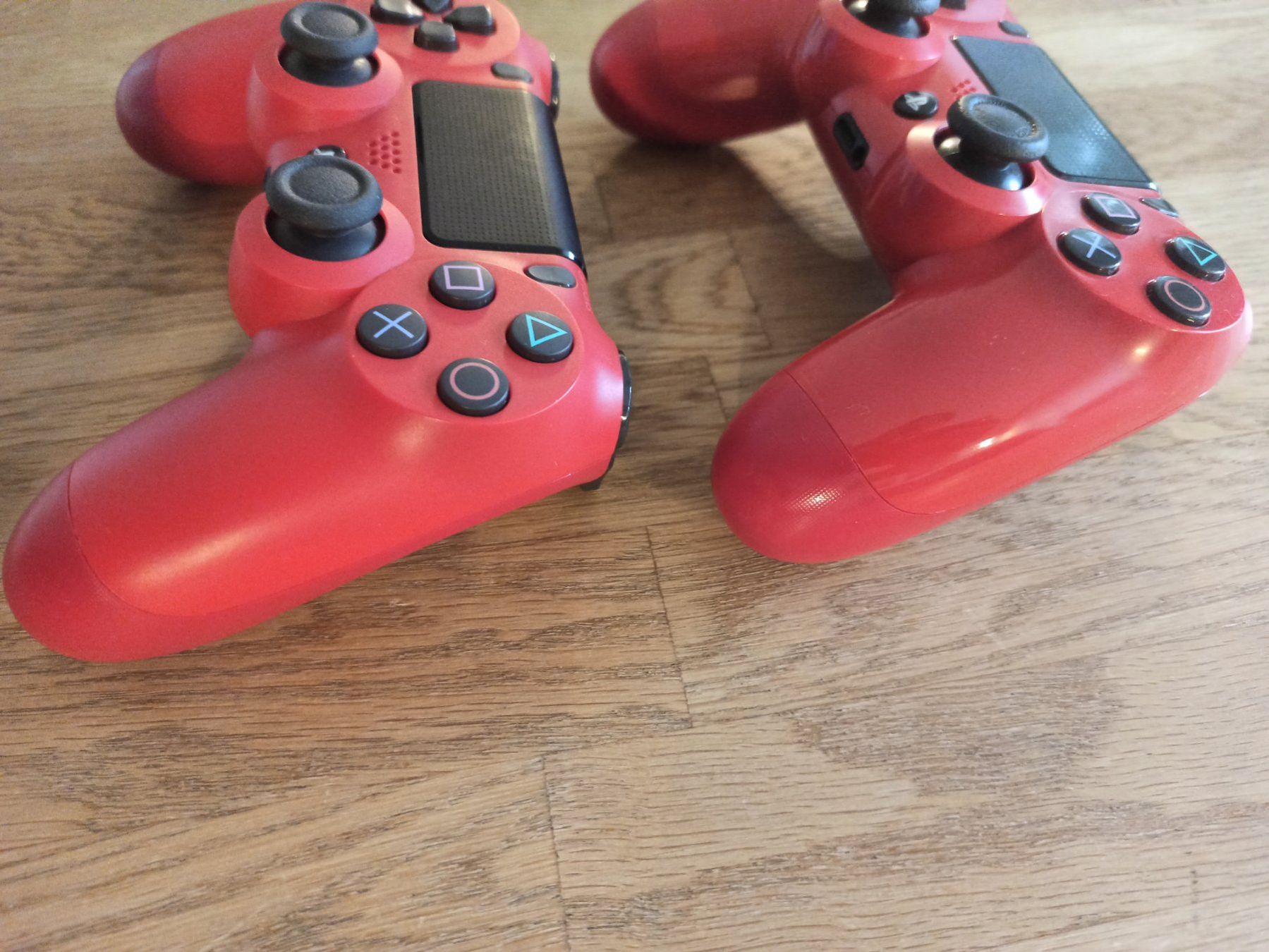 Controller: 2 x Original Controller Sony PS4 Wireless DualShock 4 V2 rot – Usato da Oberweningen venduto da mar_87mx 3