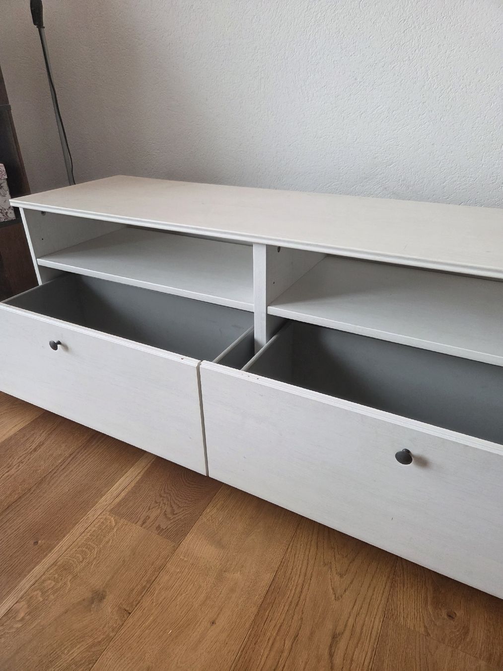 Mobili TV: TV-Möbel weiss mit zwei Schubladen – Usato da Dürrenäsch venduto da Fonsi_12 3