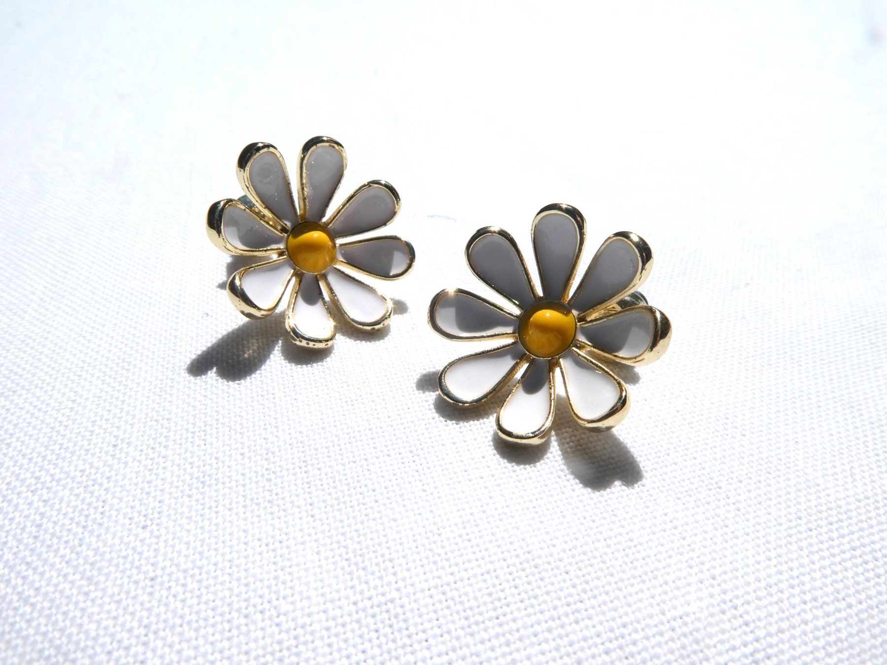 Ohrringe & -stecker: Ohrstecker Gänseblümchen,  Modeschmuck / Neu – Neu (gemäss Beschreibung) aus Gattikon von kaandooh
