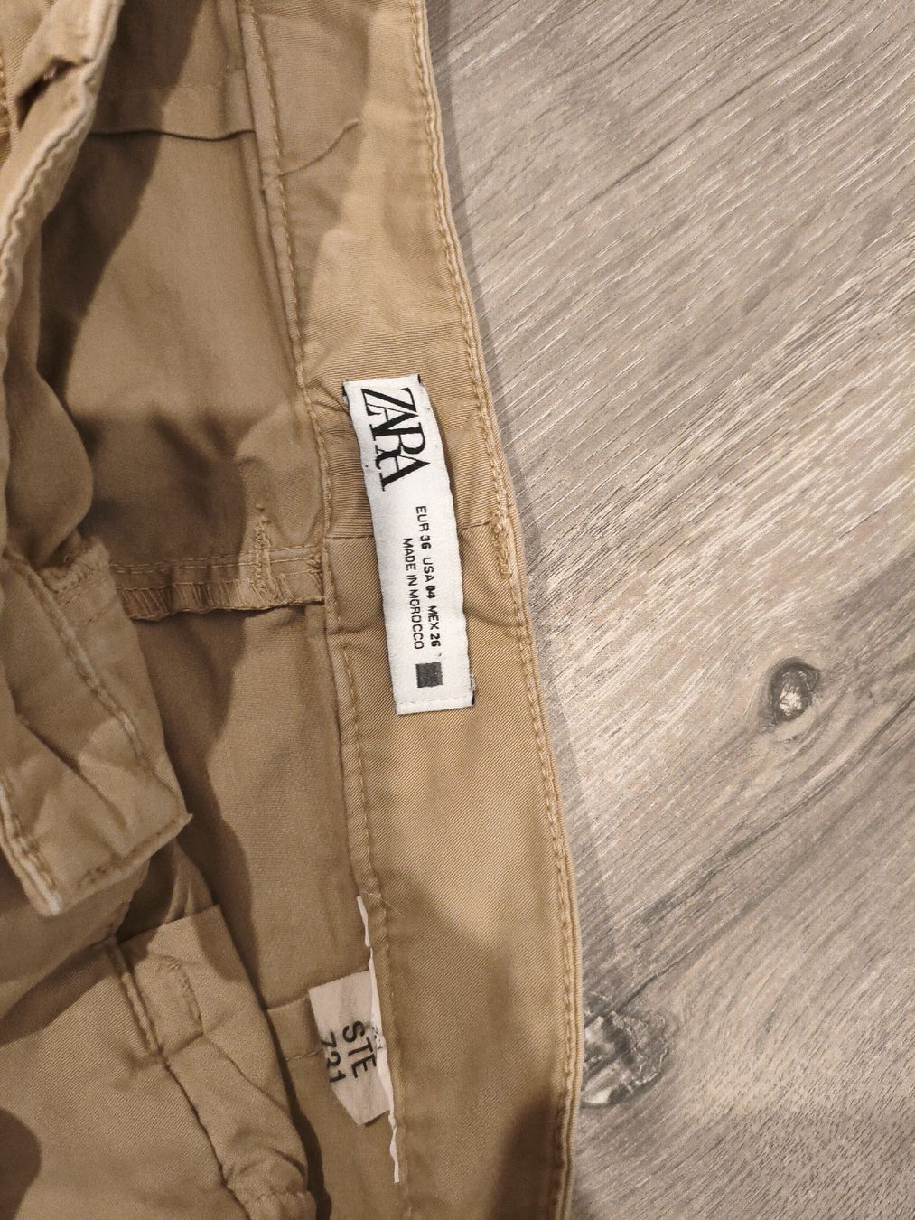 Zara Pantaloni: pantaloni casual Zara – Usato da Bioggio venduto da OresteIronix 1