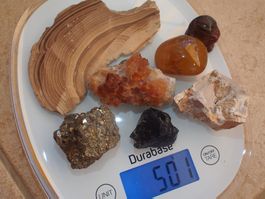 9. lot de 500 g de belles pierres