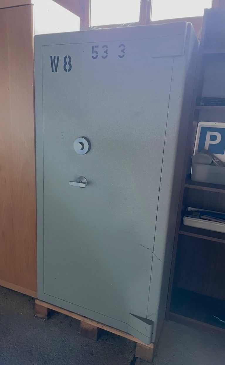 Tresor: Tresorschrank – Gebraucht aus Rothenthurm von AVIOT