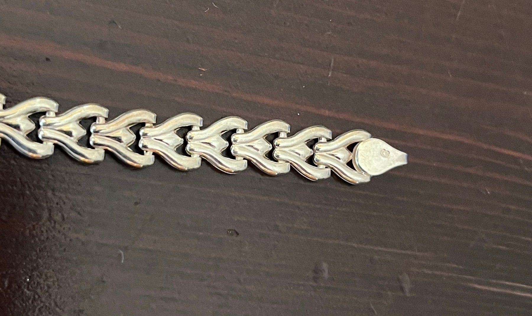 Bracelets: Bracelet en argent décorée en suite de coeurs – D'occasion à Genève par Donnet2 2