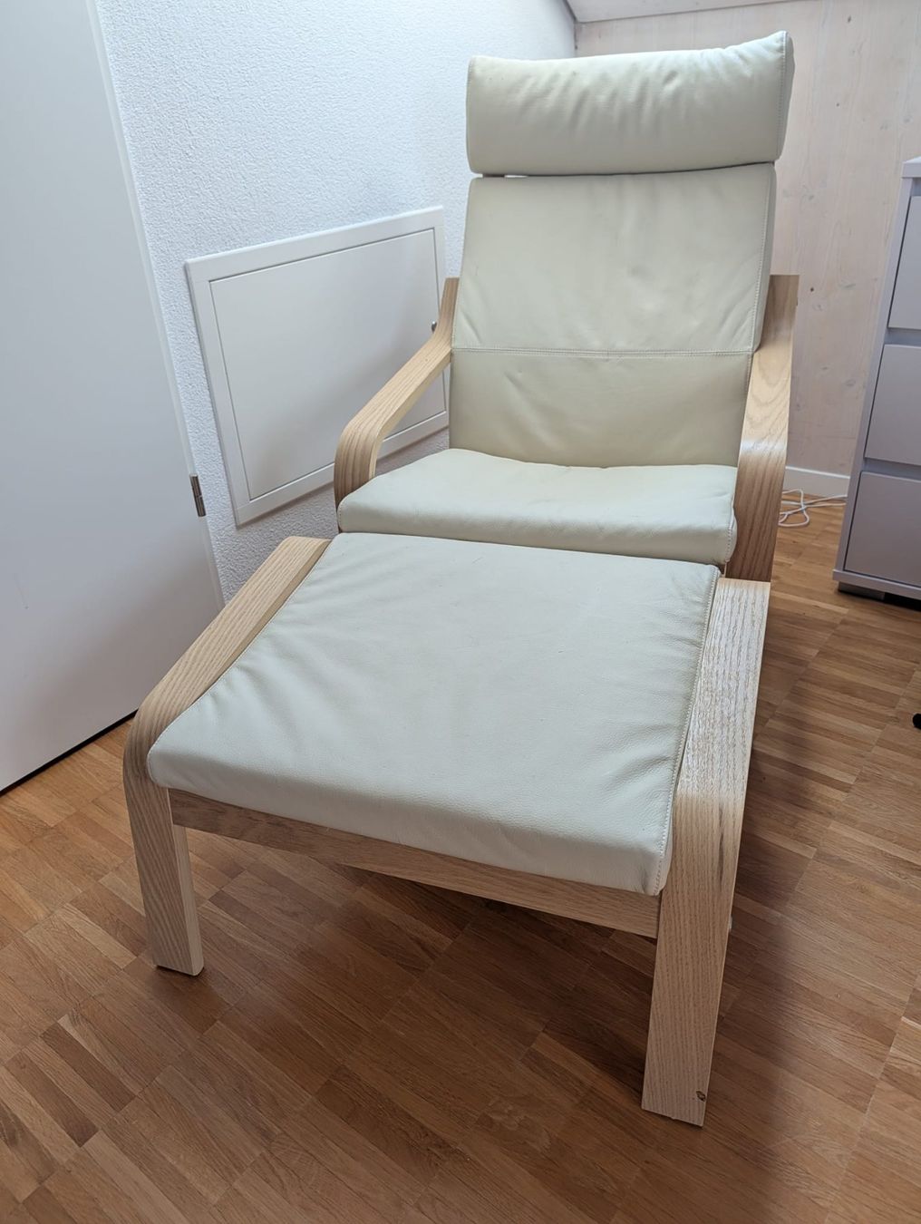 Ikea Sessel: POÄNG Sessel und Hocker in Leder – Gebraucht aus Lupfig von Robob2