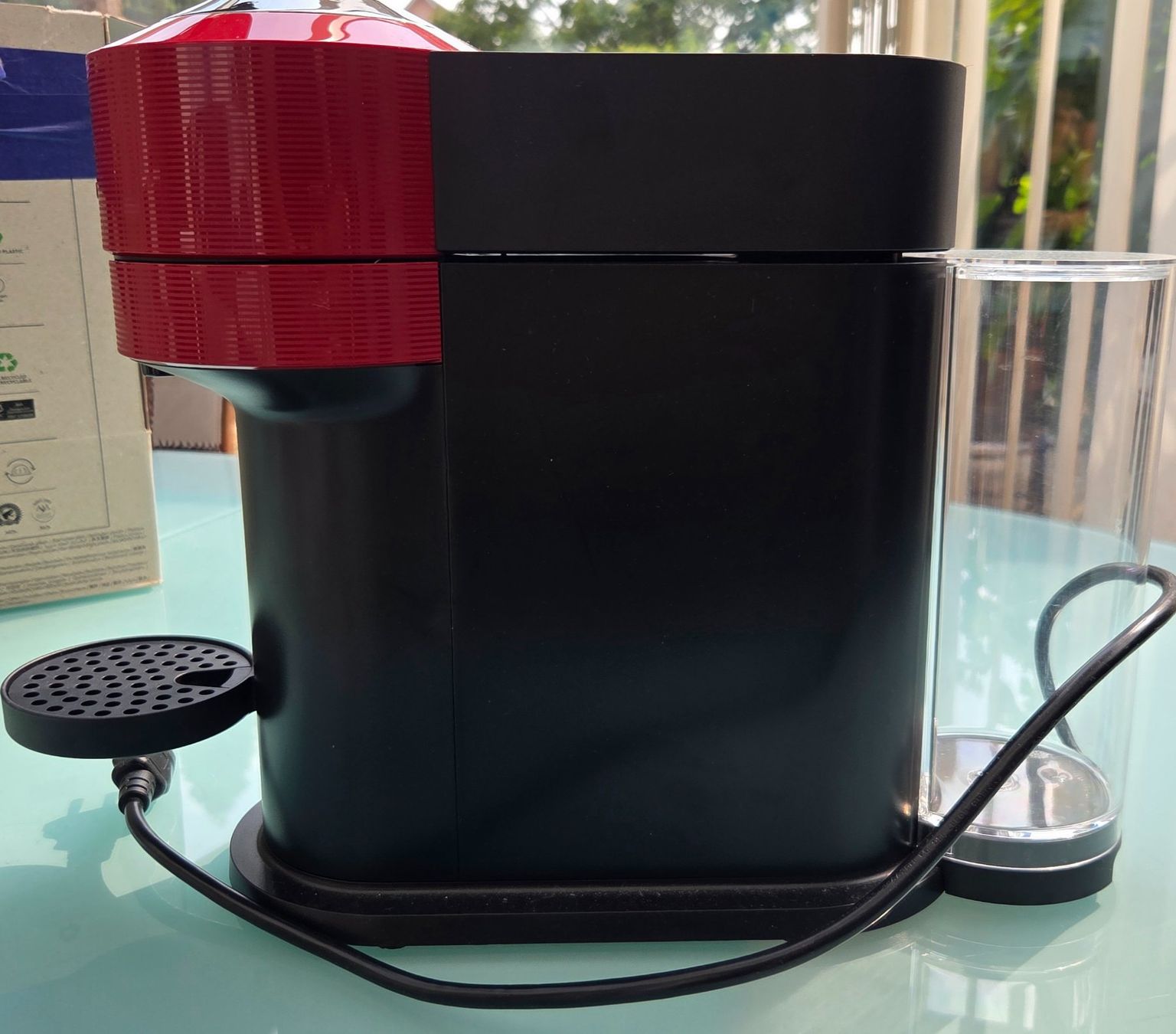 Nespresso Macchine per caffè & Macchine per espresso: Nespresso Vertuo Kapselmaschine rot/schwarz – Usato da Pratteln venduto da Barfuss999