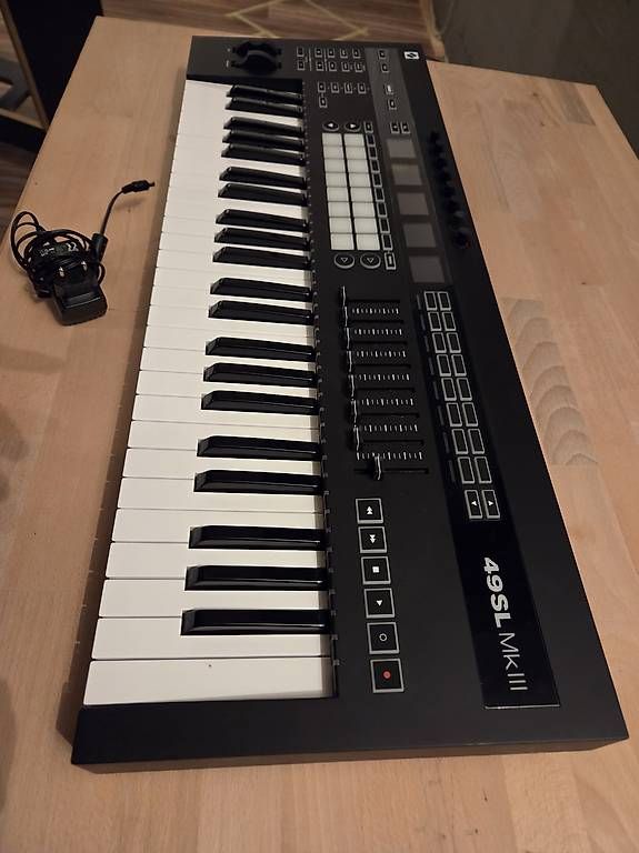 Strumenti musicali: Novation SL49 MK3 Midi Keyboard – Usato da Zürich venduto da Flvr 3