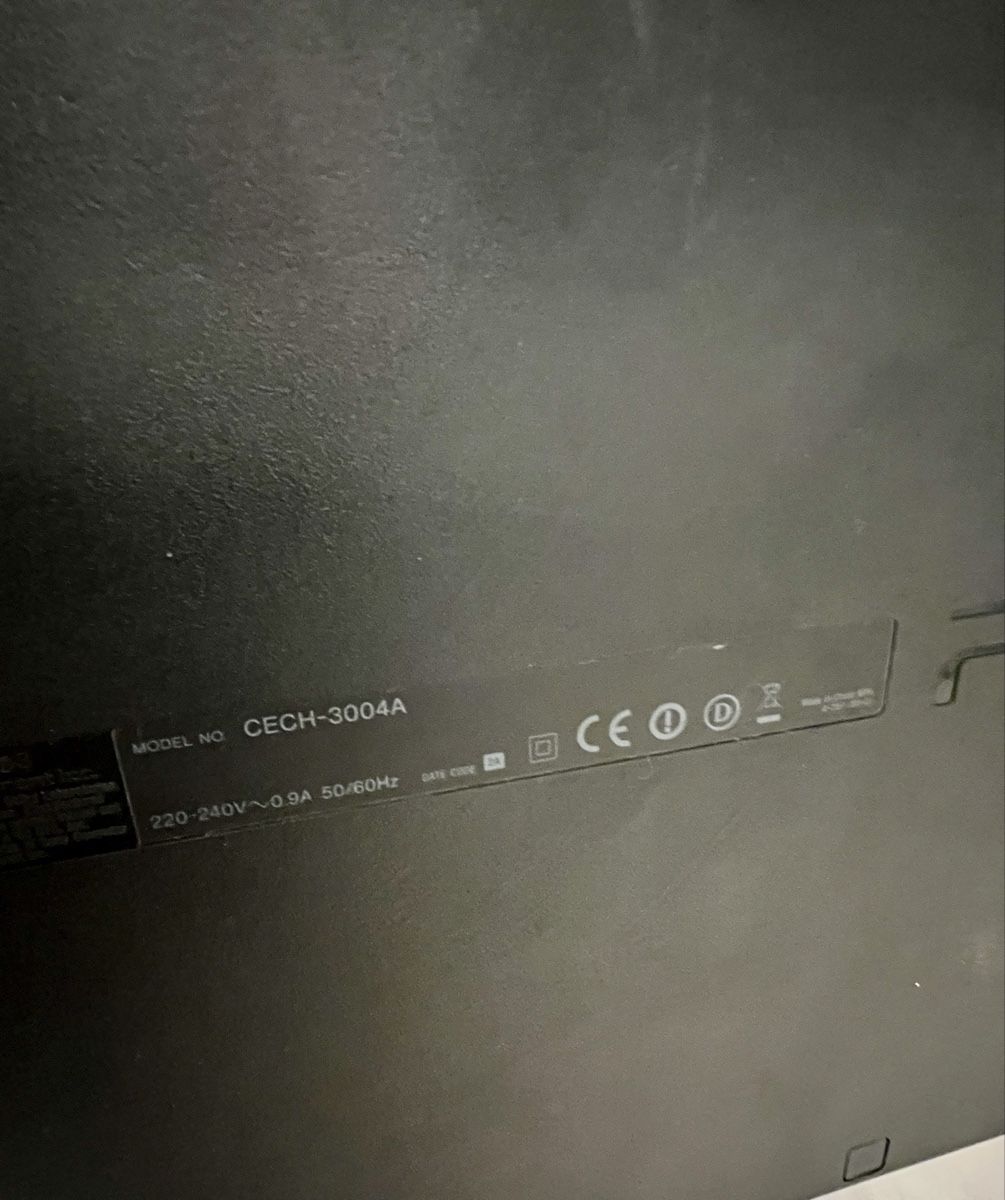 Sony Konsolen: Sony PlayStation 3 Konsole mit 2 Controllern – Gebraucht aus Hunzenschwil von Madachica 1