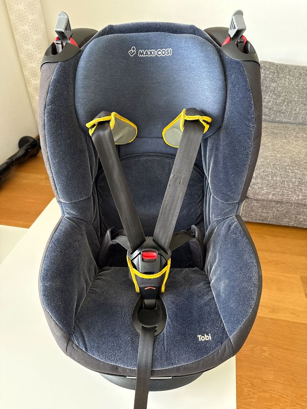 Maxi-Cosi Sièges auto: Auto-Kindersitz Maxi Cosi Tobi, dunkelblauer Samt – D'occasion à Hägendorf par ama_71