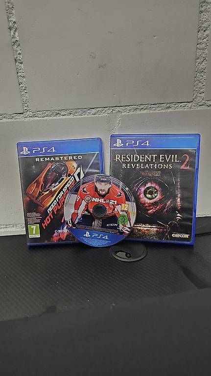 Sony Console: Playstation 4 Pro 1T + Controller und Spiele – Usato da Sils im Domleschg venduto da col_5rjr 2